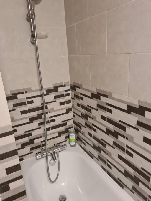 Luxury One Bedroom Flat Londra Esterno foto